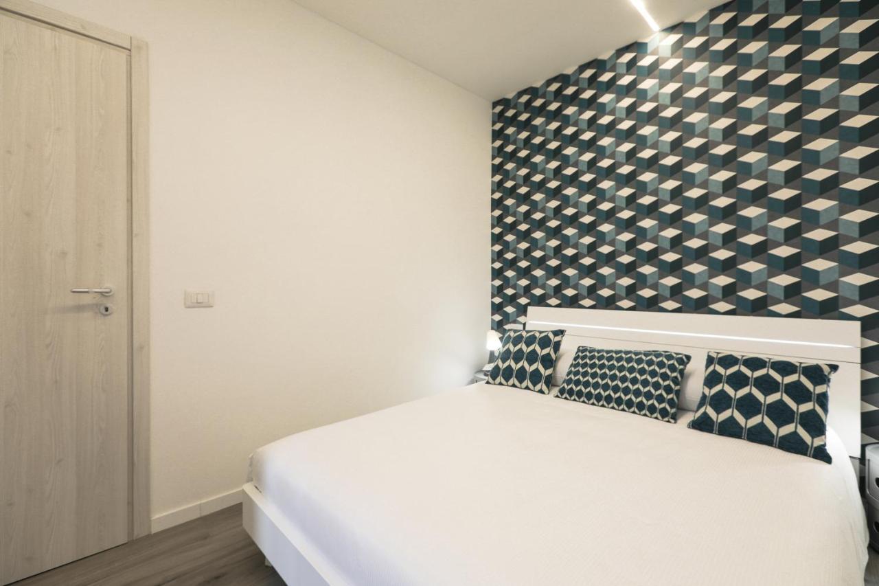 Blue Sapphire Como Cozy Flat In Center Of City Apartment Exterior photo